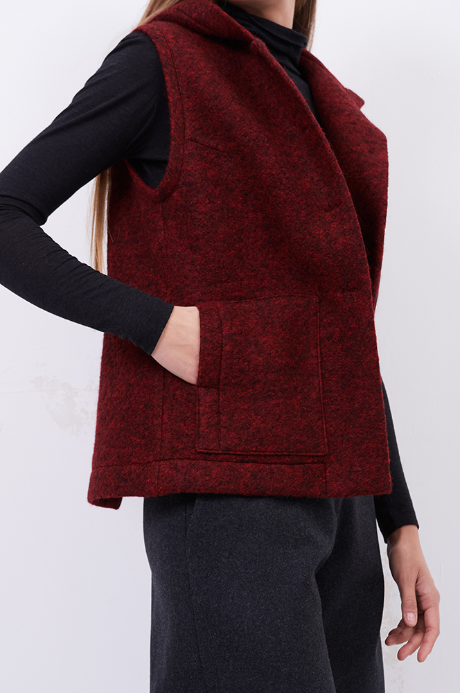 Камізелька тепла асиметрія червоно-чорний (КА 101/1)